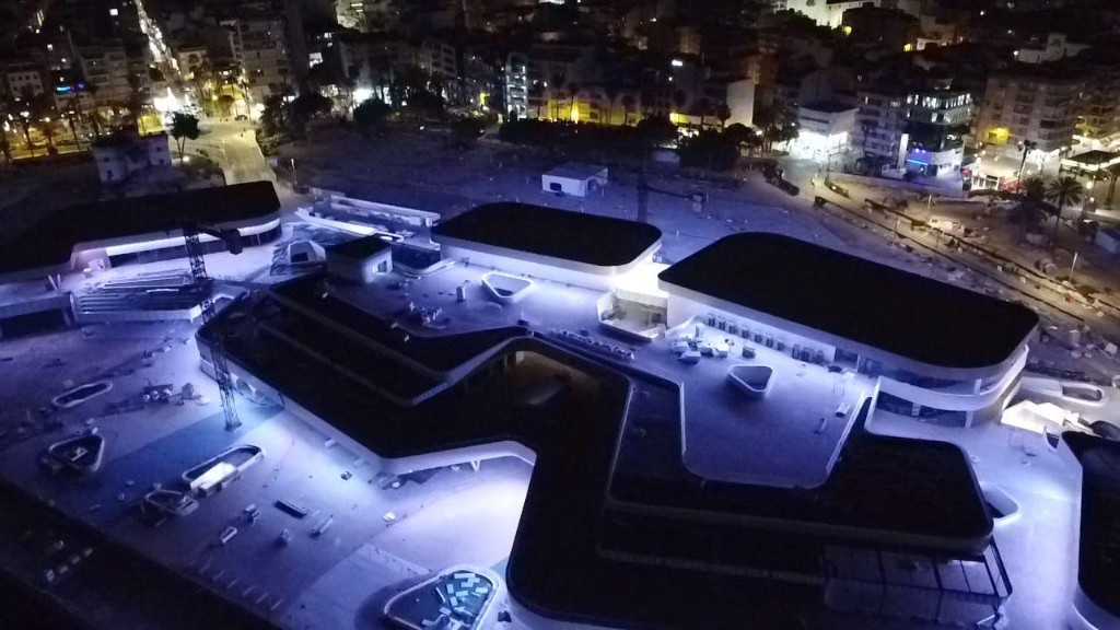 Puerto de Torrevieja de noche, vista del conjunto en ejecución